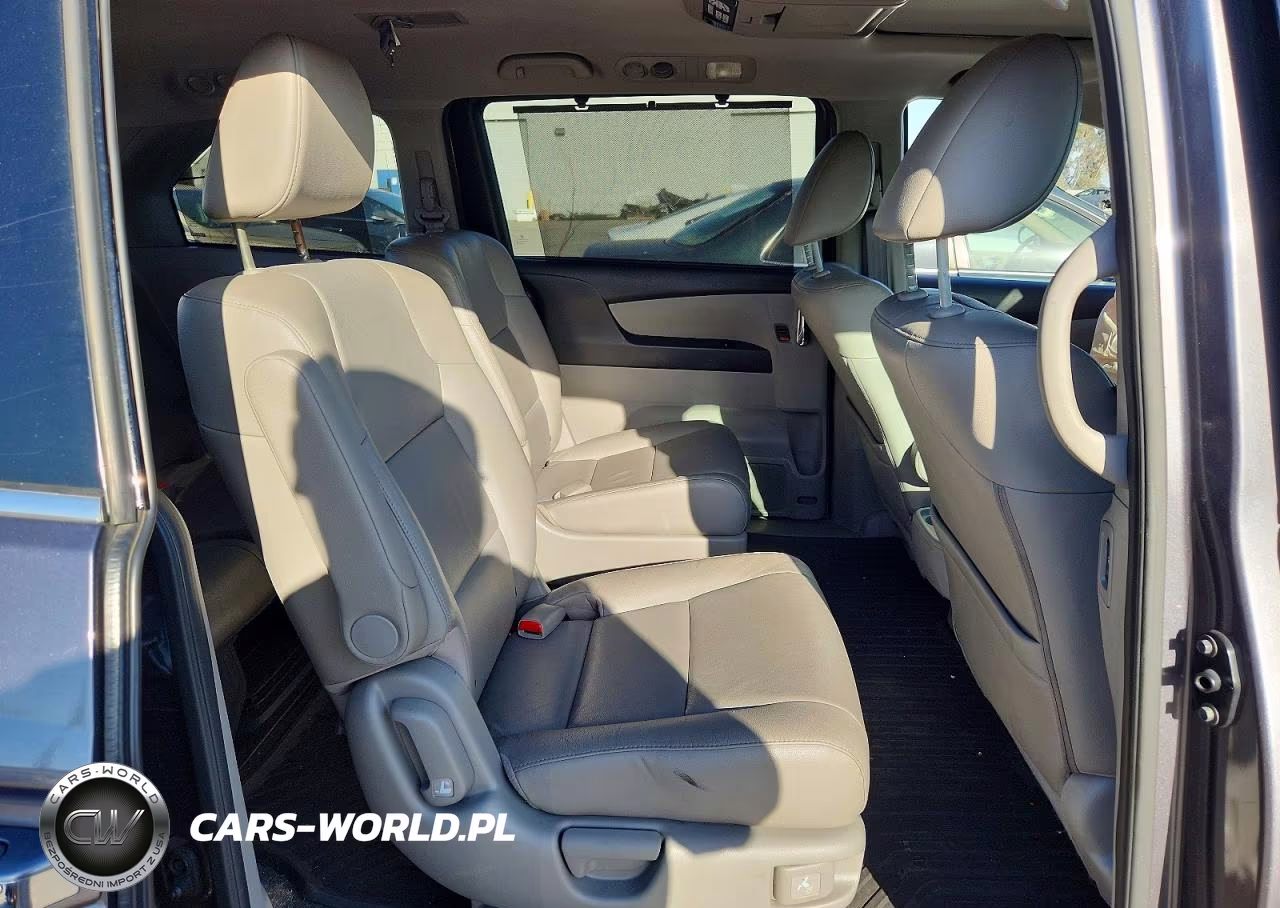 2016 Honda Odyssey Touring VIN:5FNRL5H93GB050059 - 11