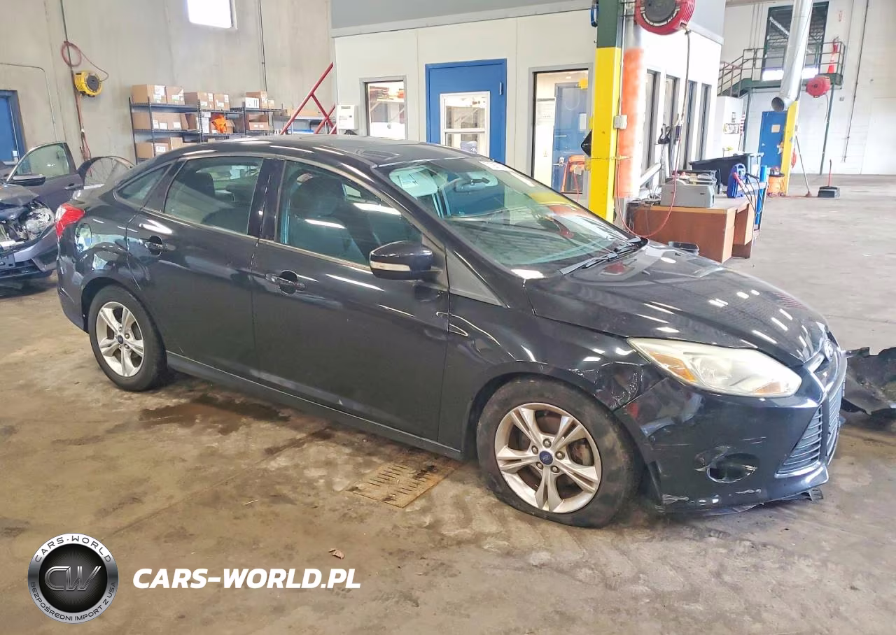2014 Ford Focus Se VIN:1FADP3F28EL257667 - 4
