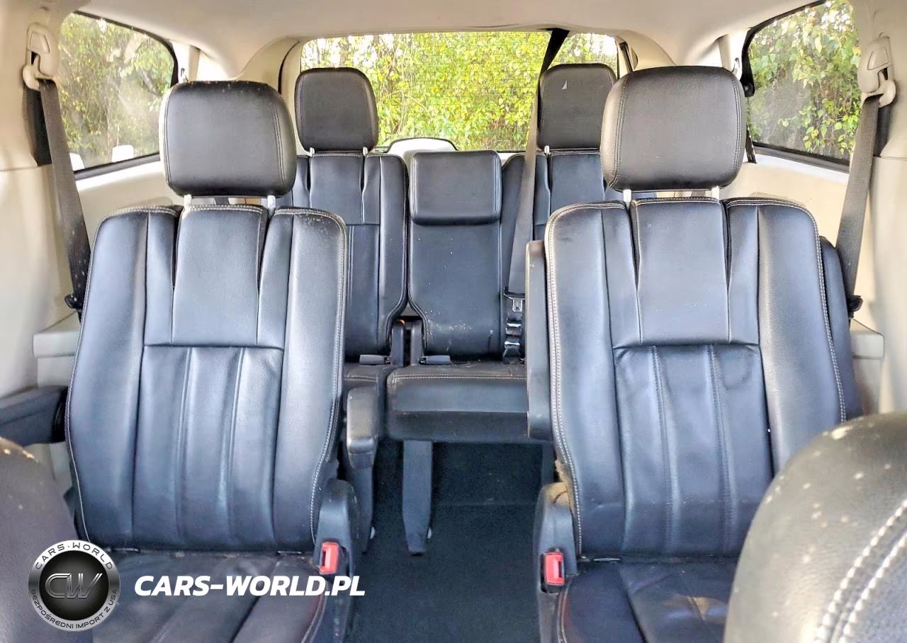 2013 Chrysler Town & Country Touring VIN:2C4RC1BG0DR674174 - 10