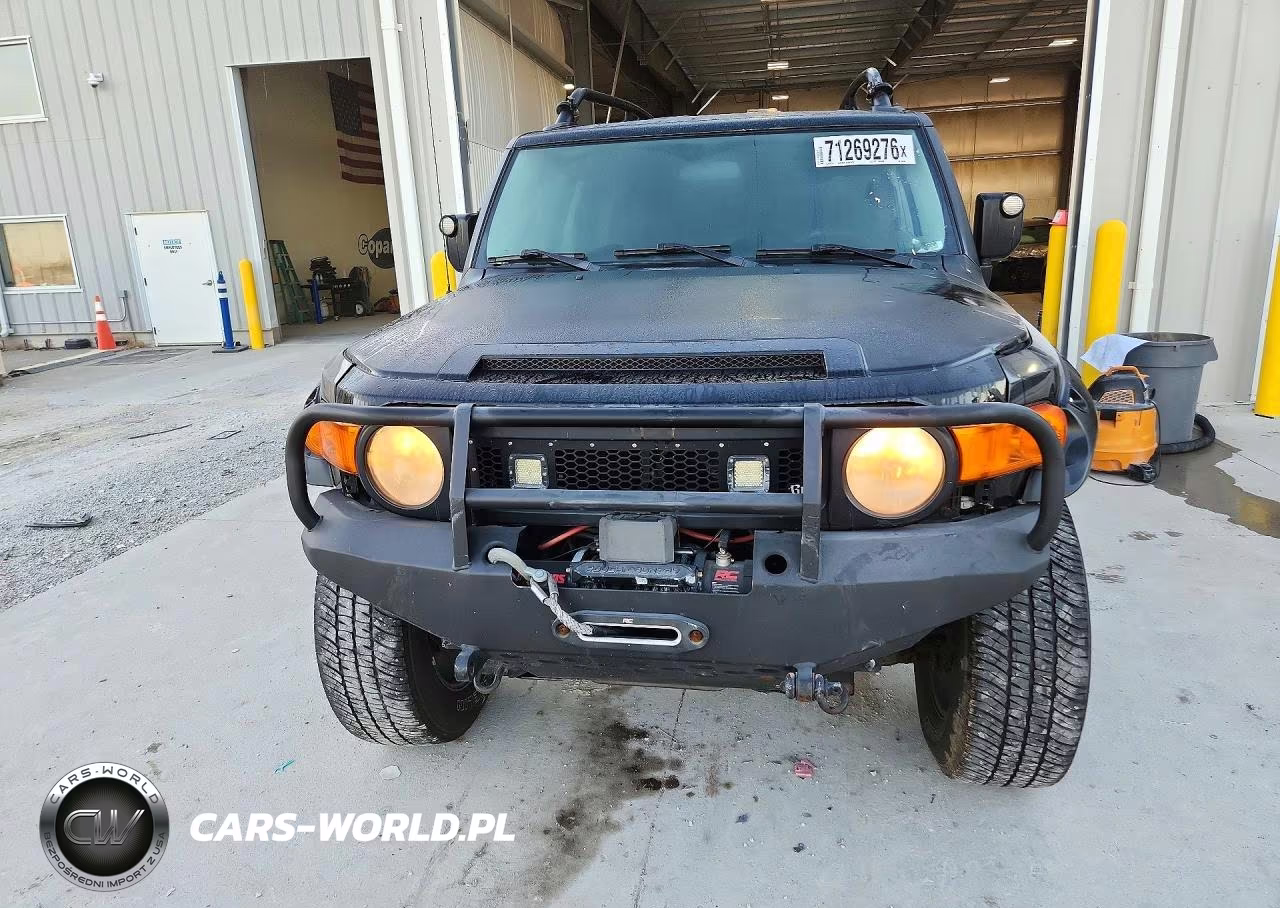 2007 Toyota Fj Cruiser Base VIN:JTEBU11F470082360 - 5