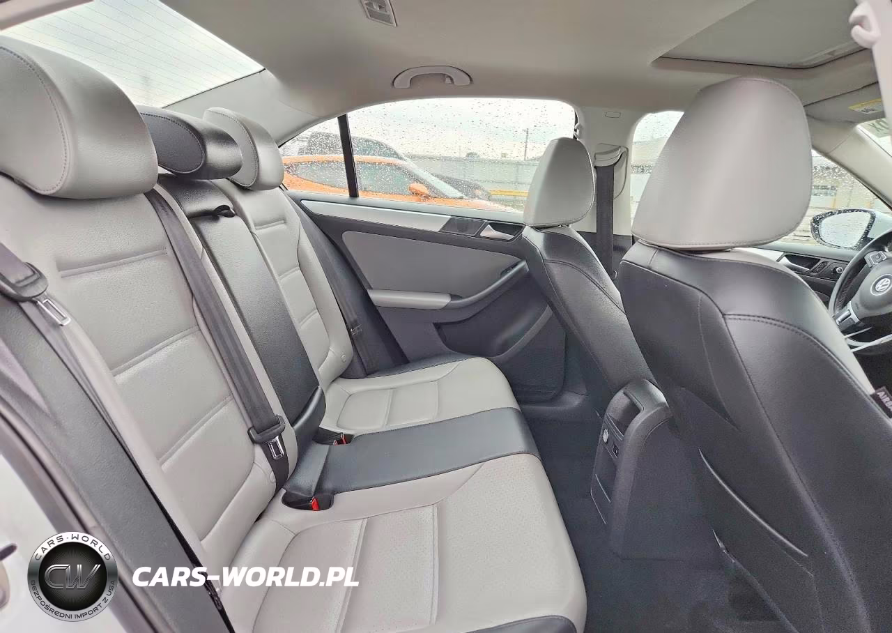2013 Volkswagen Jetta Hybrid VIN:3VW637AJ0DM284506 - 10