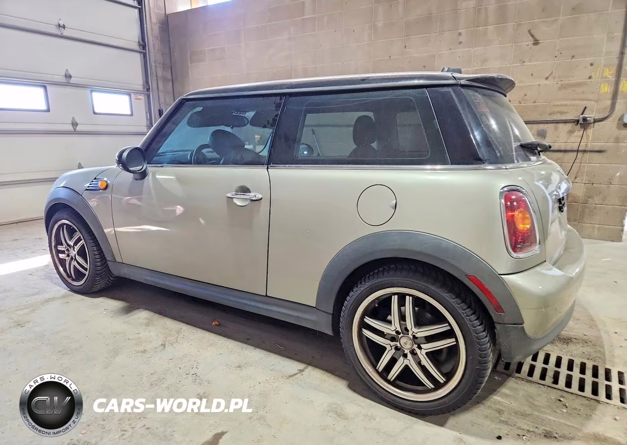 2007 Mini Cooper VIN:WMWMF33577TU62392 - 2