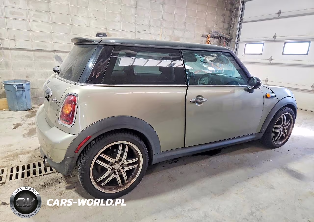 2007 Mini Cooper VIN:WMWMF33577TU62392 - 3