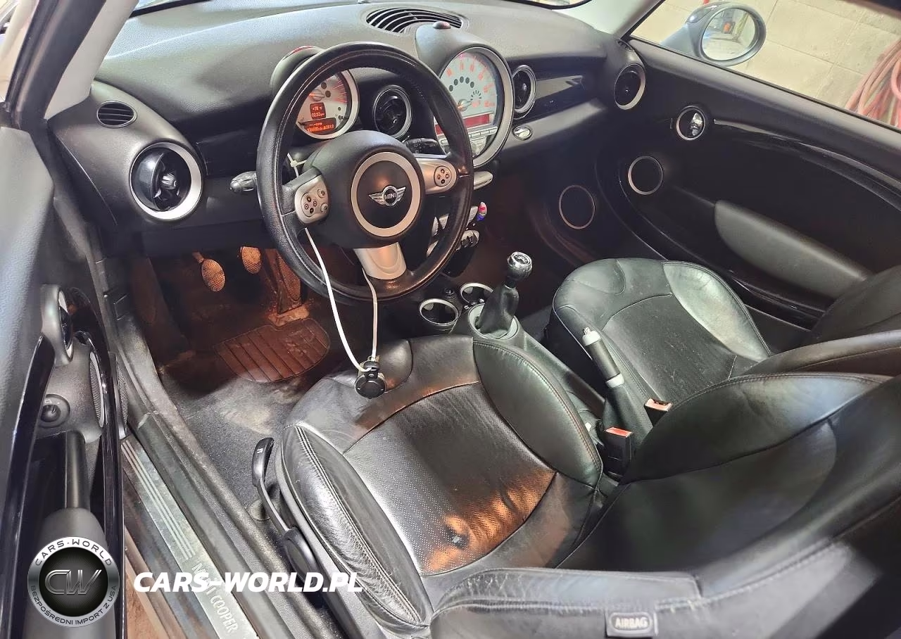 2007 Mini Cooper VIN:WMWMF33577TU62392 - 8