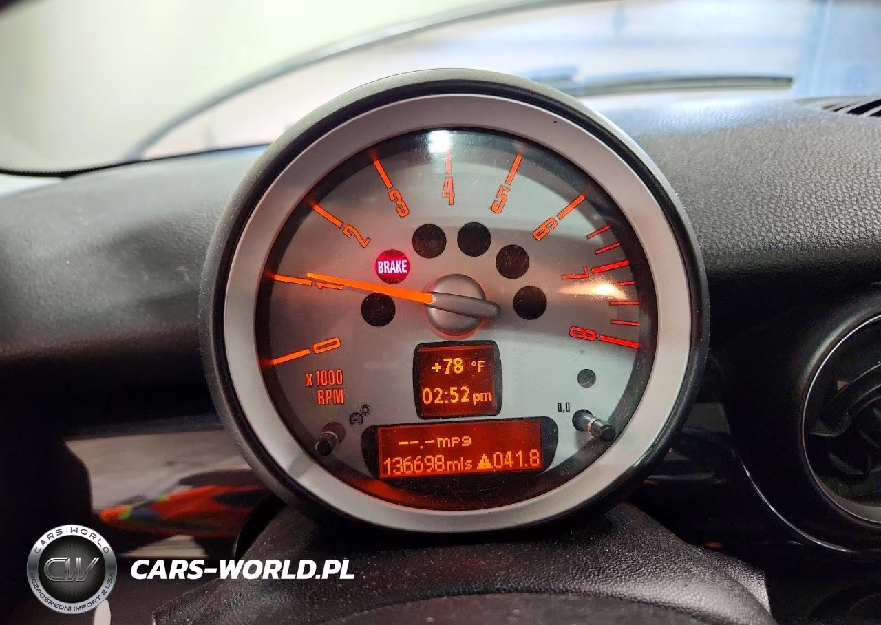2007 Mini Cooper VIN:WMWMF33577TU62392 - 9
