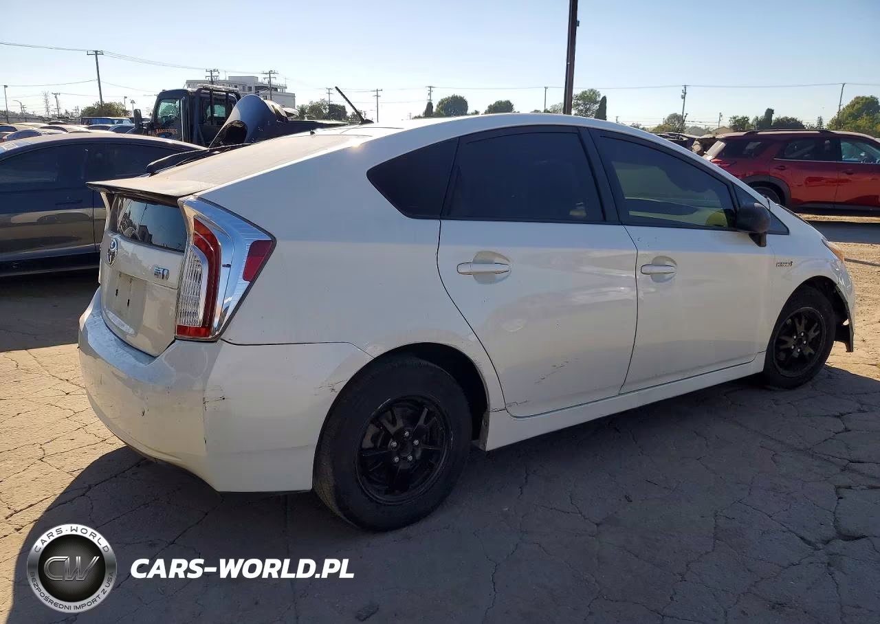2015 Toyota Prius One VIN:JTDKN3DU4F0462174 - 3