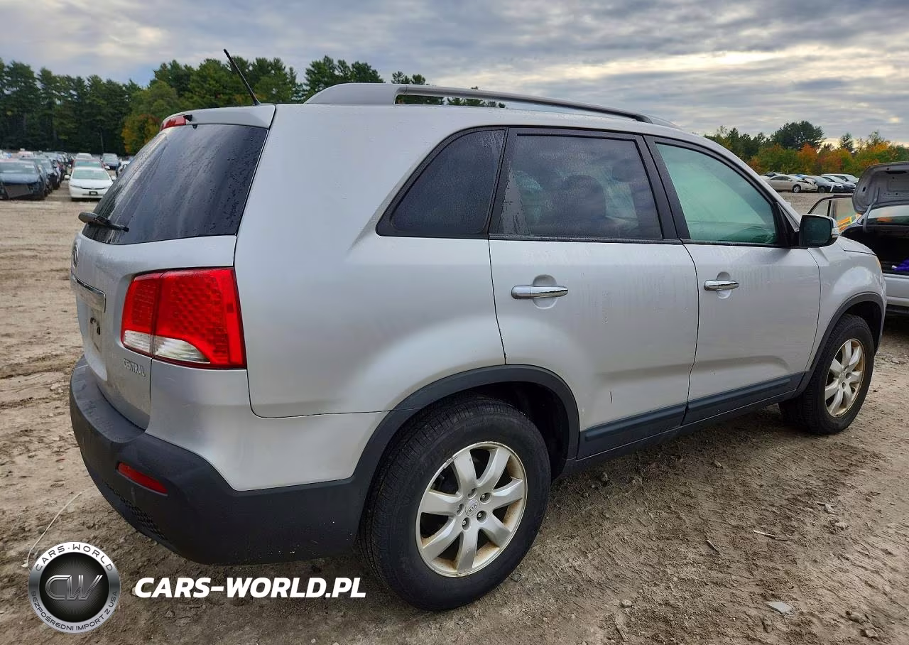 2011 Kia Sorento Lx VIN:5XYKT3A13BG089830 - 3
