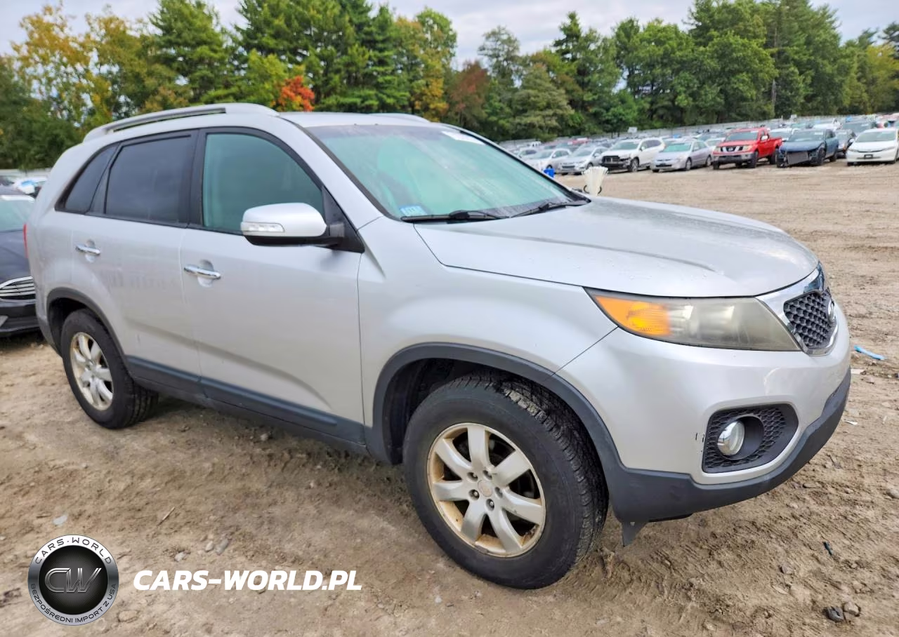 2011 Kia Sorento Lx VIN:5XYKT3A13BG089830 - 4