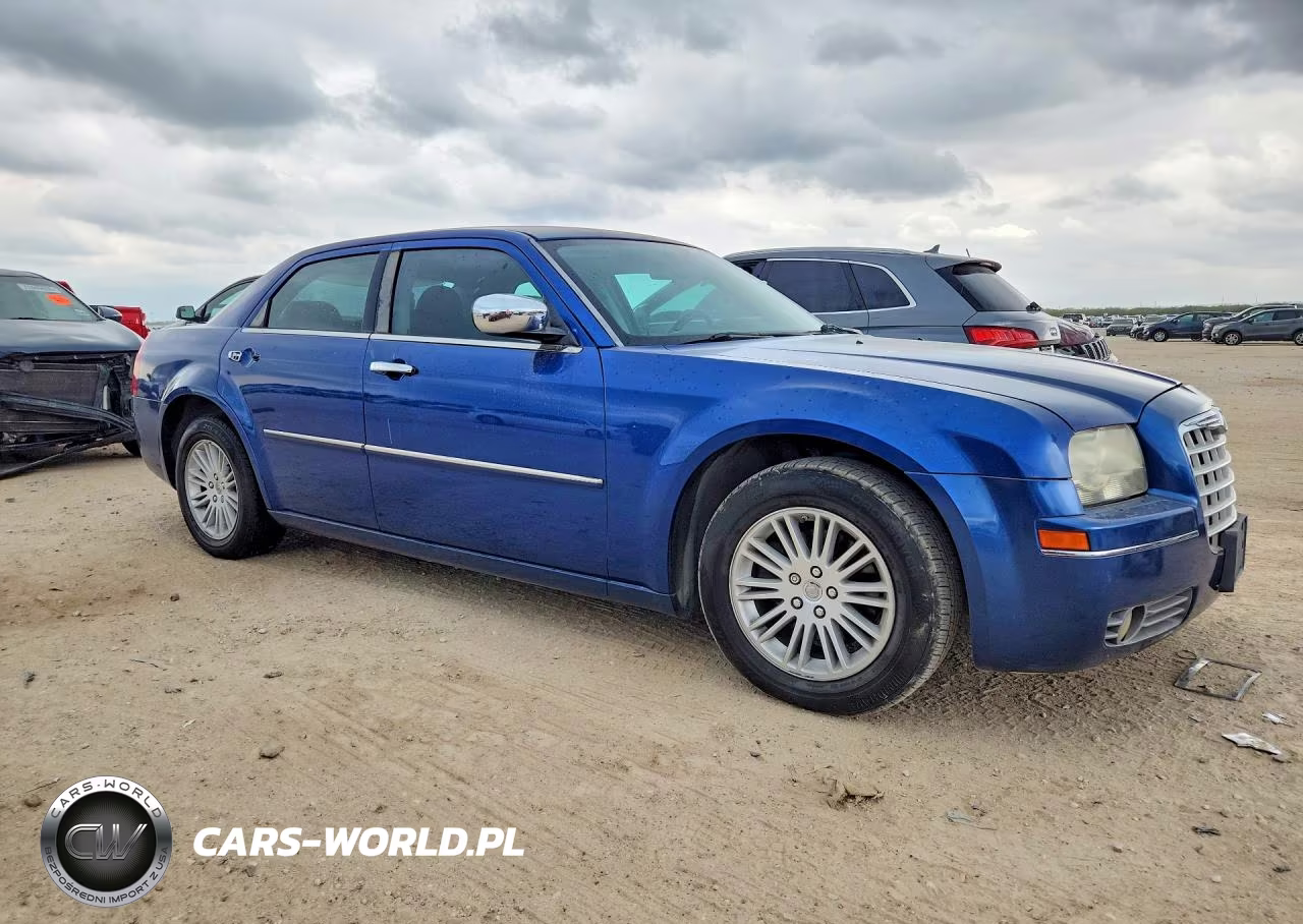 2010 Chrysler 300 Touring VIN:2C3CA1CV6AH320383 - 4