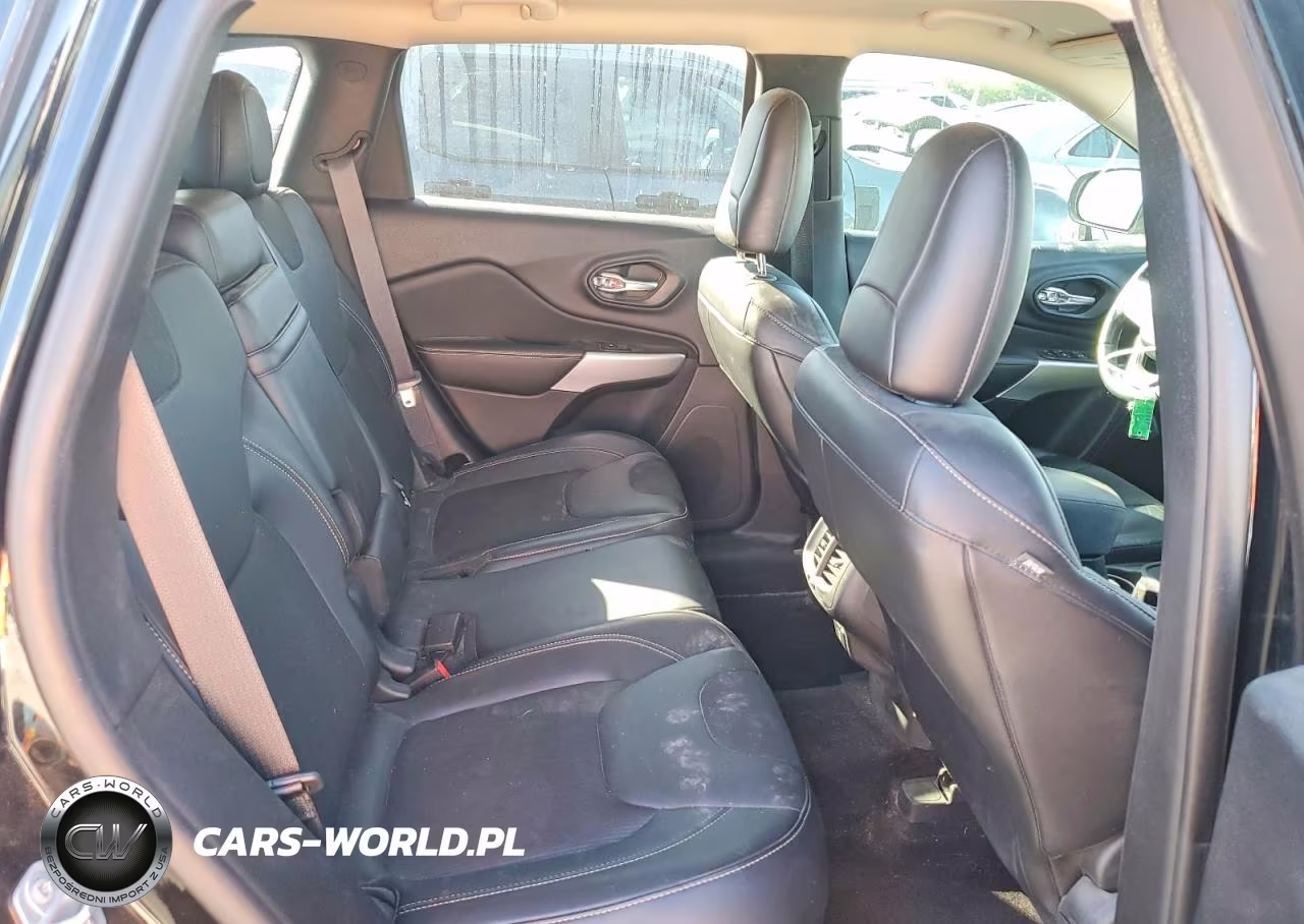 2018 Jeep Cherokee Latitude Plus VIN:1C4PJMLX5JD526968 - 11