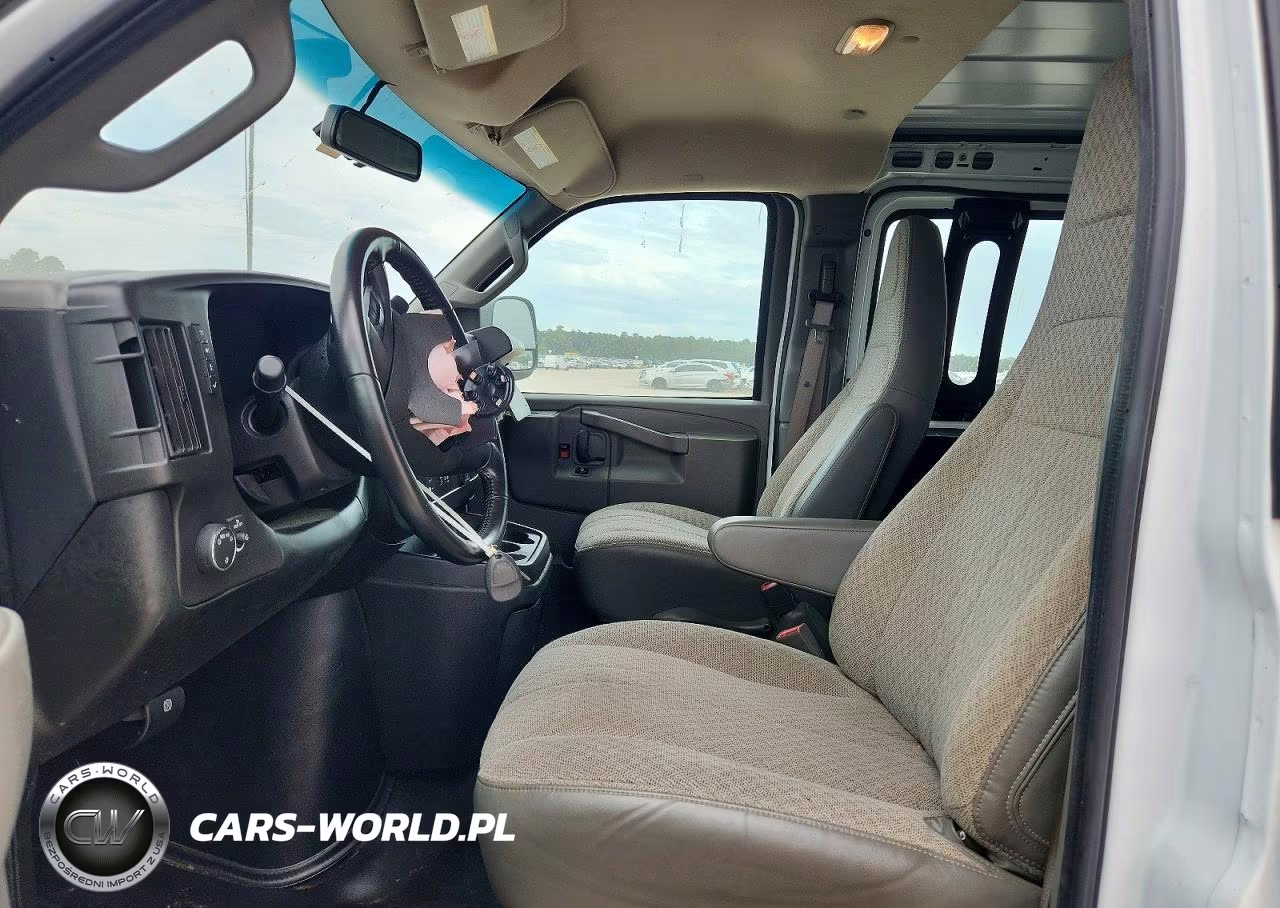 2023 Chevrolet Express G2500 VIN:1GCWGAFP5P1247910 - 7