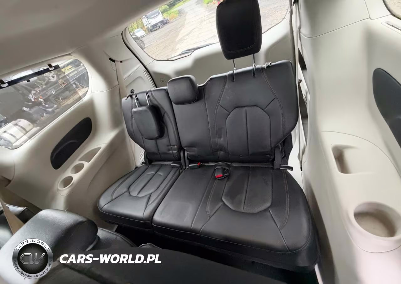 2019 Chrysler Pacifica Touring L VIN:2C4RC1BG0KR552637 - 11