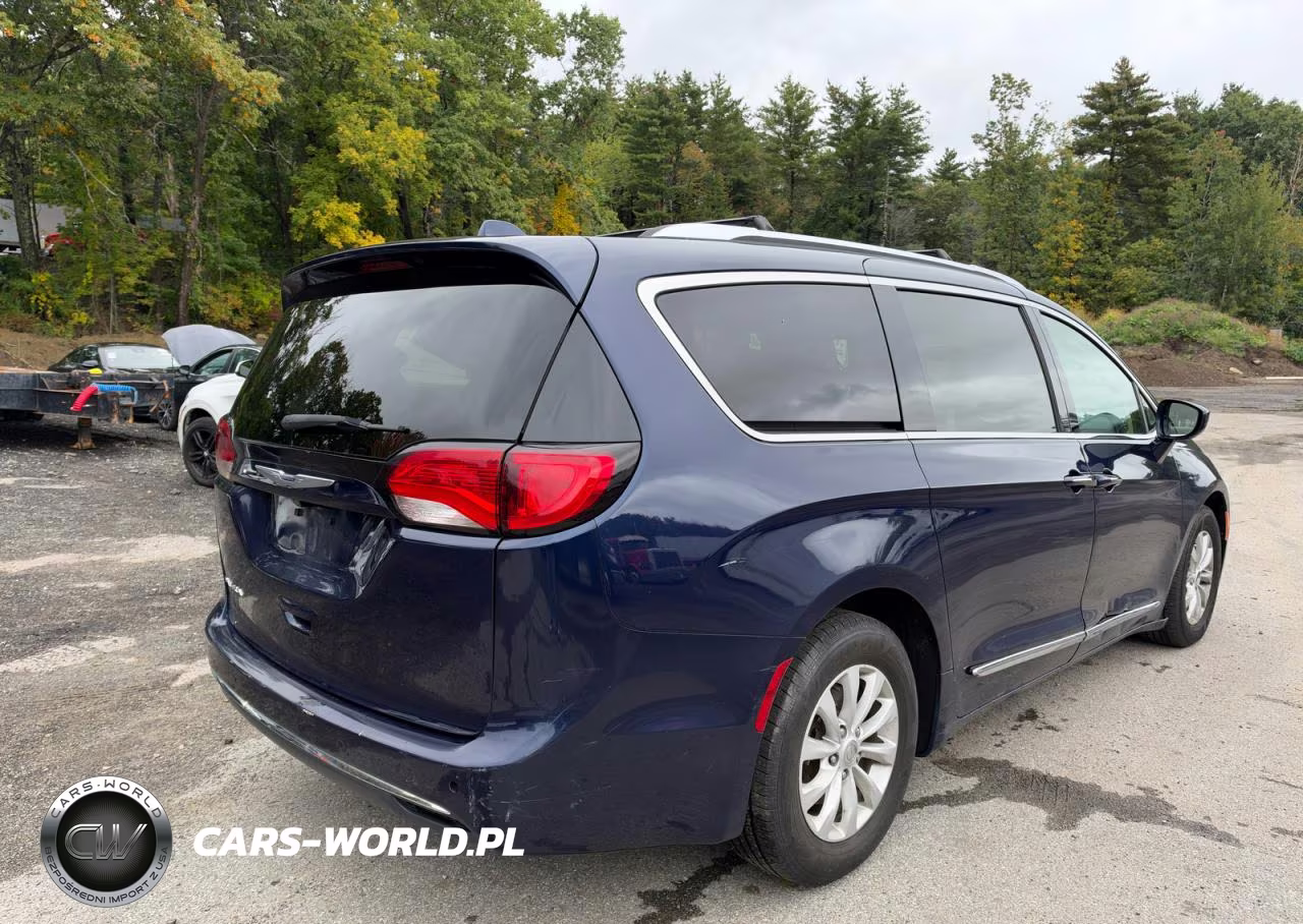 2019 Chrysler Pacifica Touring L VIN:2C4RC1BG0KR552637 - 4