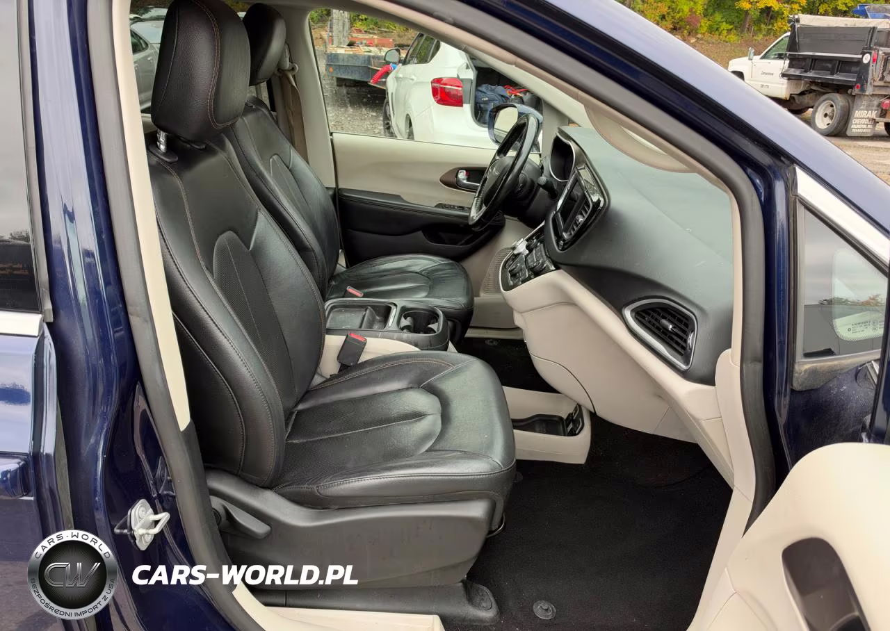 2019 Chrysler Pacifica Touring L VIN:2C4RC1BG0KR552637 - 5