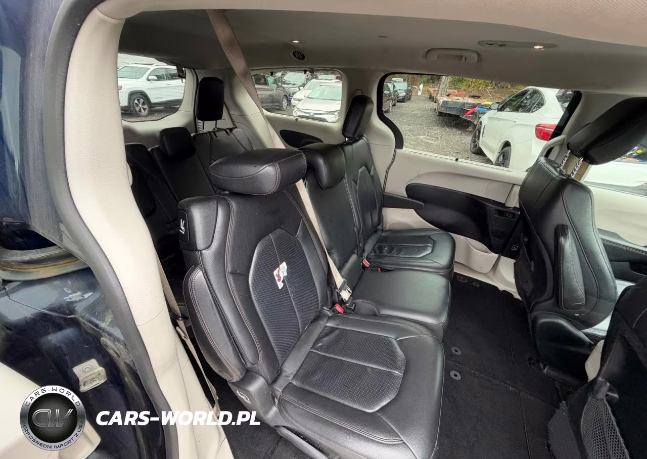 2019 Chrysler Pacifica Touring L VIN:2C4RC1BG0KR552637 - 6