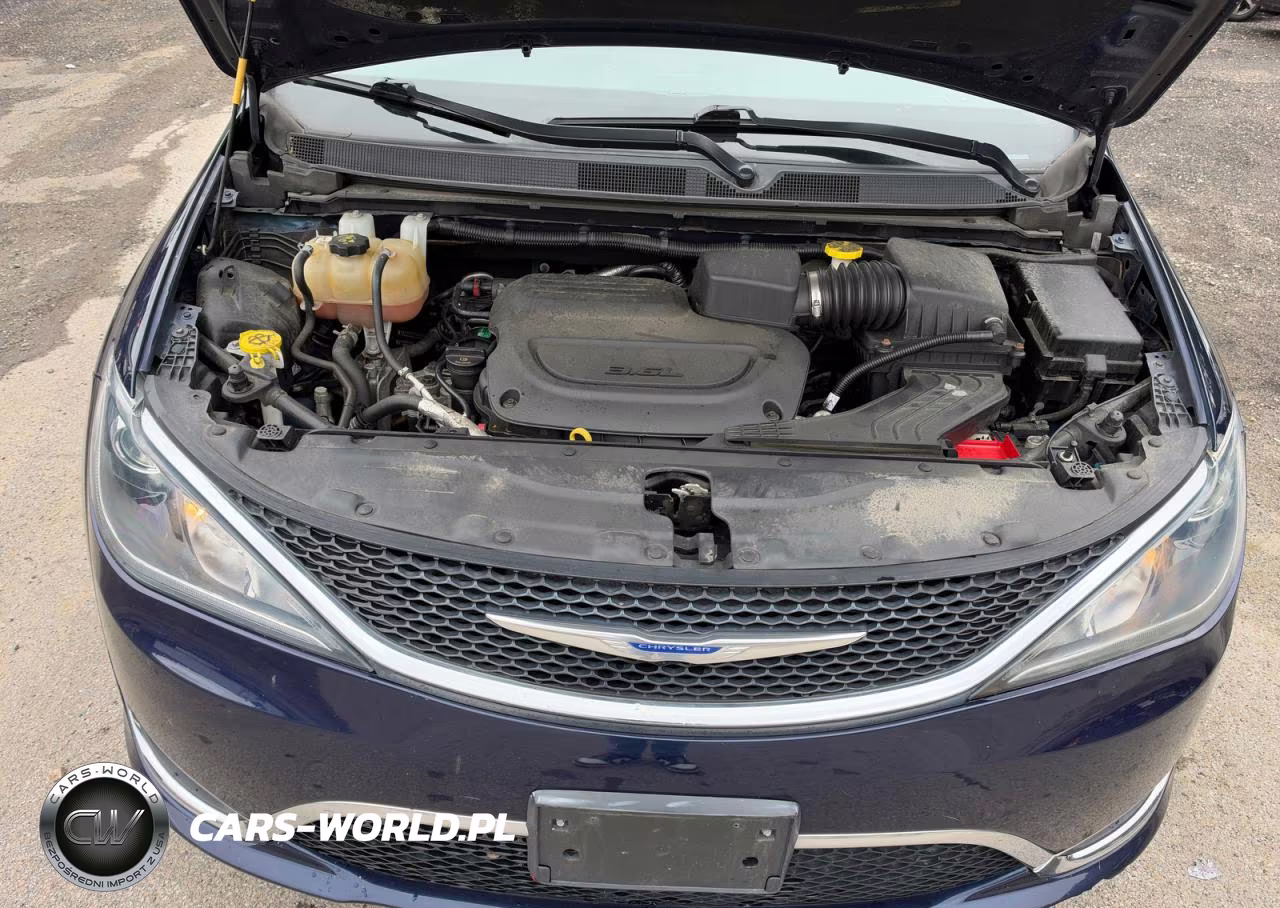 2019 Chrysler Pacifica Touring L VIN:2C4RC1BG0KR552637 - 7