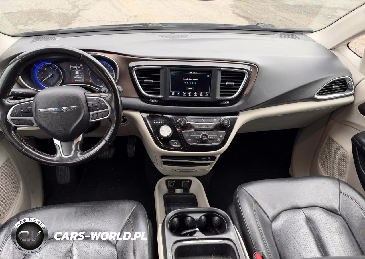 2019 Chrysler Pacifica Touring L VIN:2C4RC1BG0KR552637 - 9