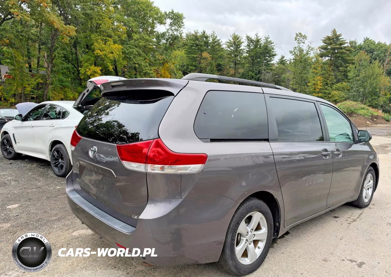 2014 Toyota Sienna Le VIN:5TDKK3DC2ES495878 - 4