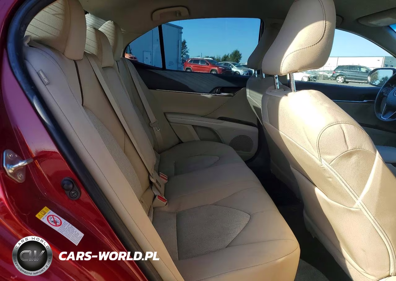 2018 Toyota Camry Le VIN:4T1B11HK2JU554213 - 10