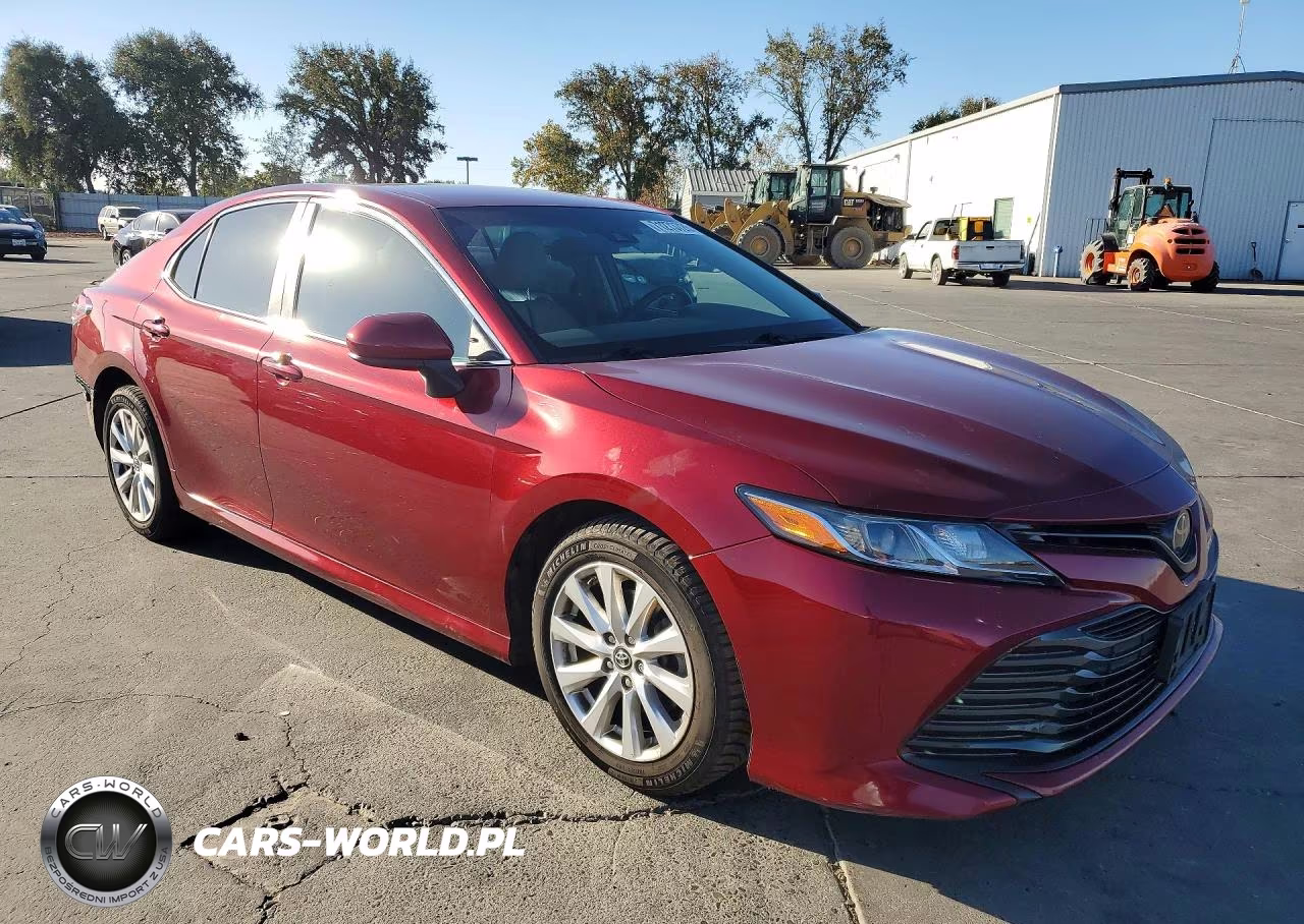 2018 Toyota Camry Le VIN:4T1B11HK2JU554213 - 4