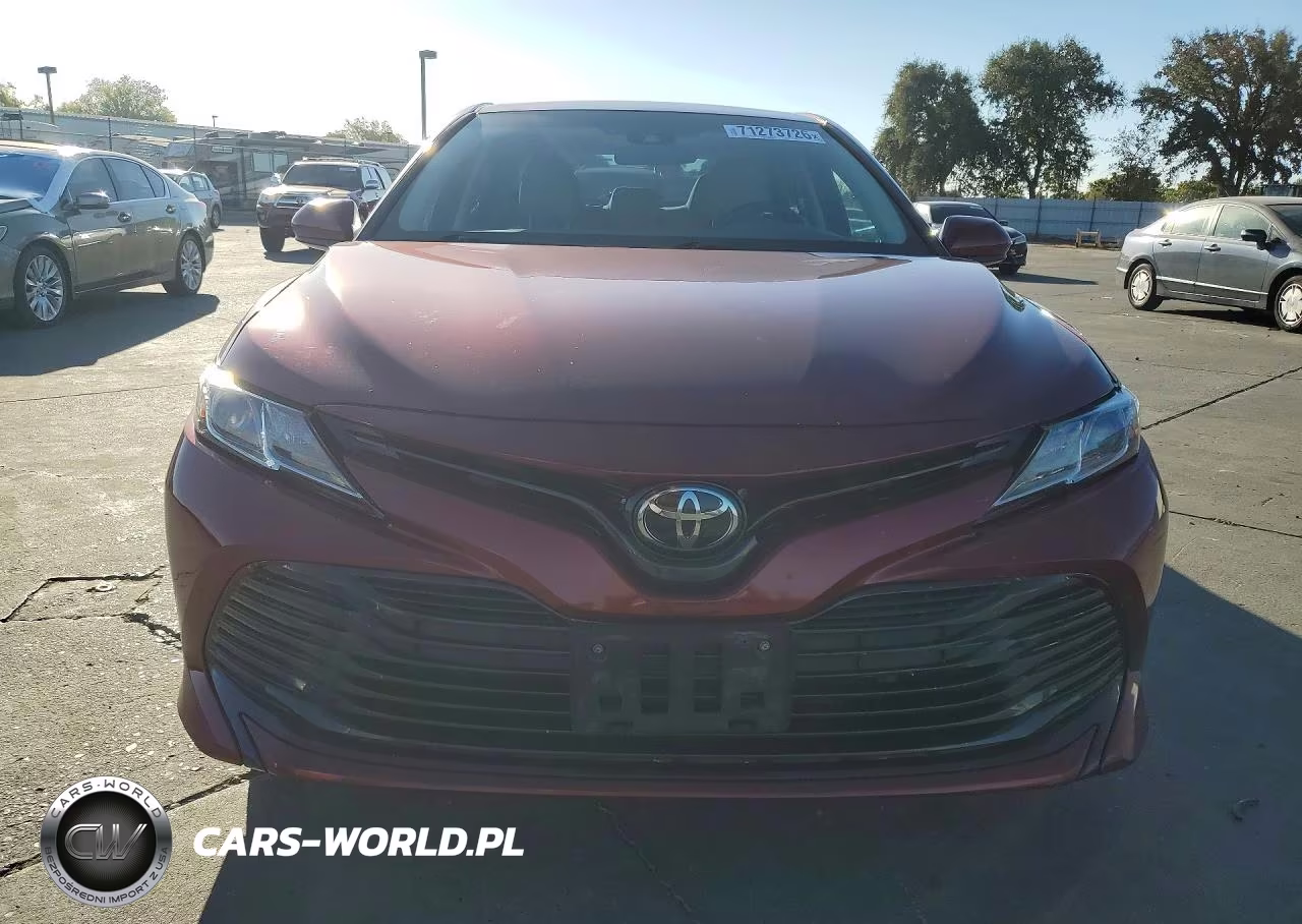 2018 Toyota Camry Le VIN:4T1B11HK2JU554213 - 5