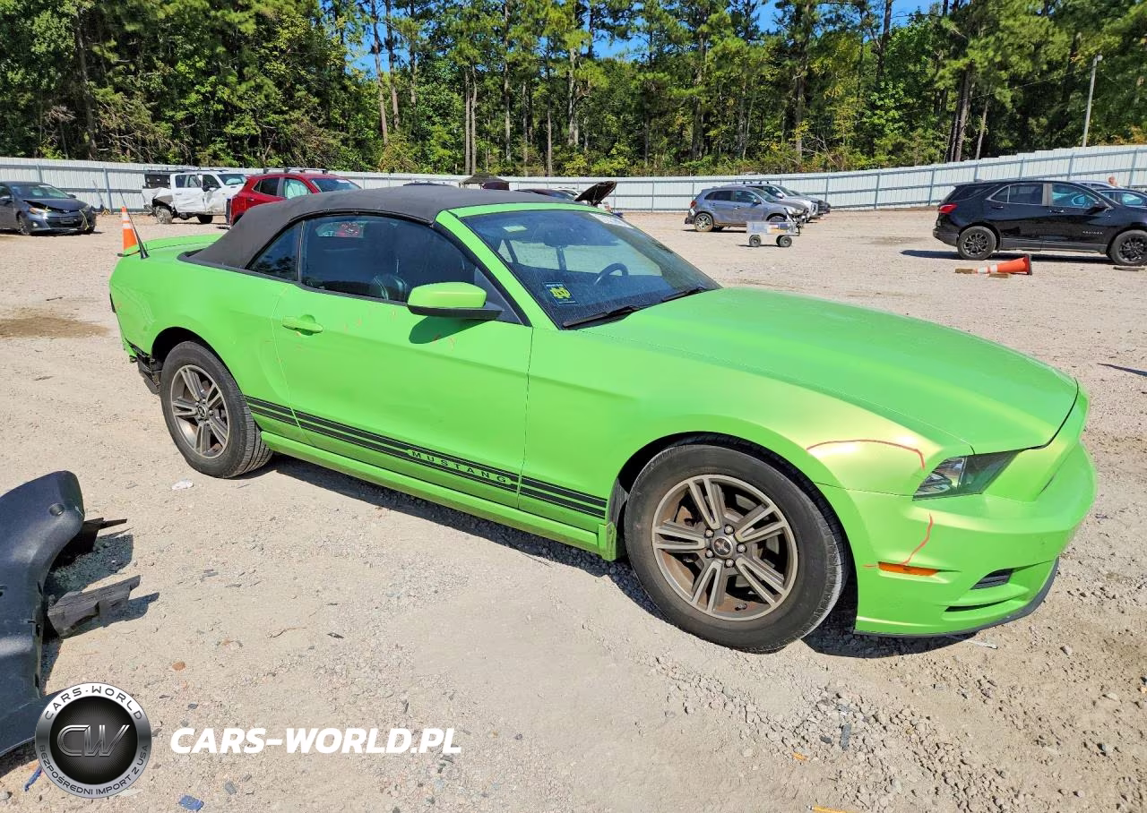 2013 Ford Mustang V6 Convertible VIN:1ZVBP8EM1D5239528 - 4