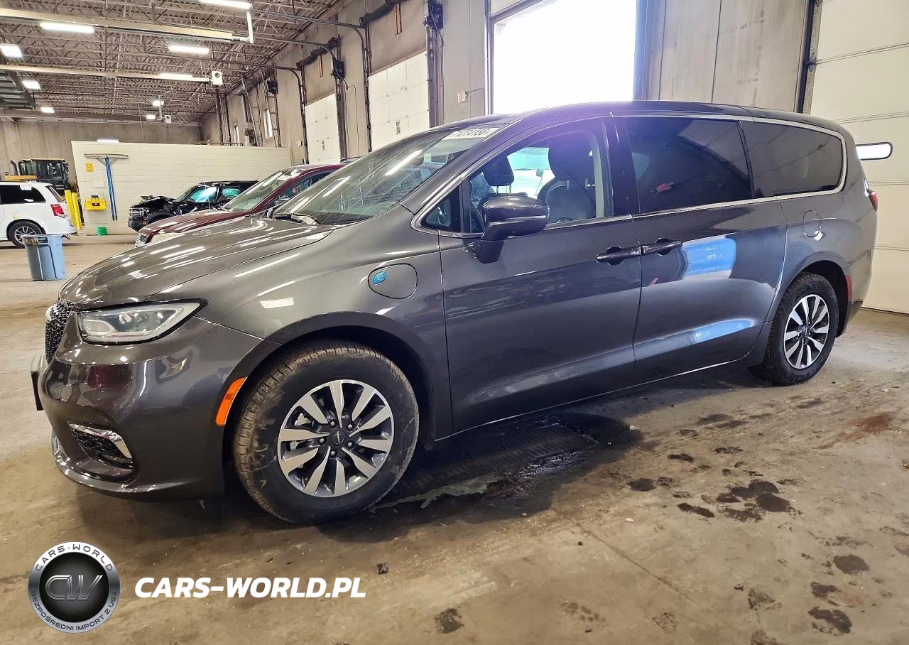 2022 Chrysler Pacifica Hybrid Touring L
