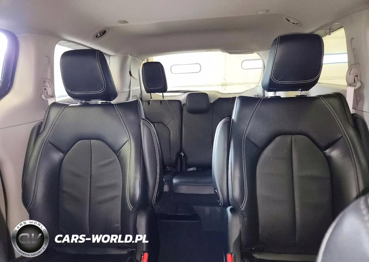 2022 Chrysler Pacifica Hybrid Touring L VIN:2C4RC1L79NR238729 - 10