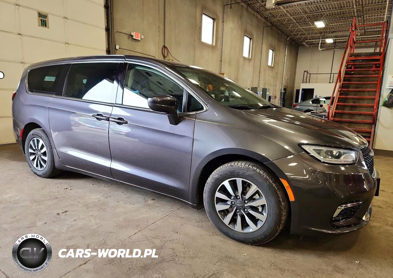 2022 Chrysler Pacifica Hybrid Touring L VIN:2C4RC1L79NR238729 - 4
