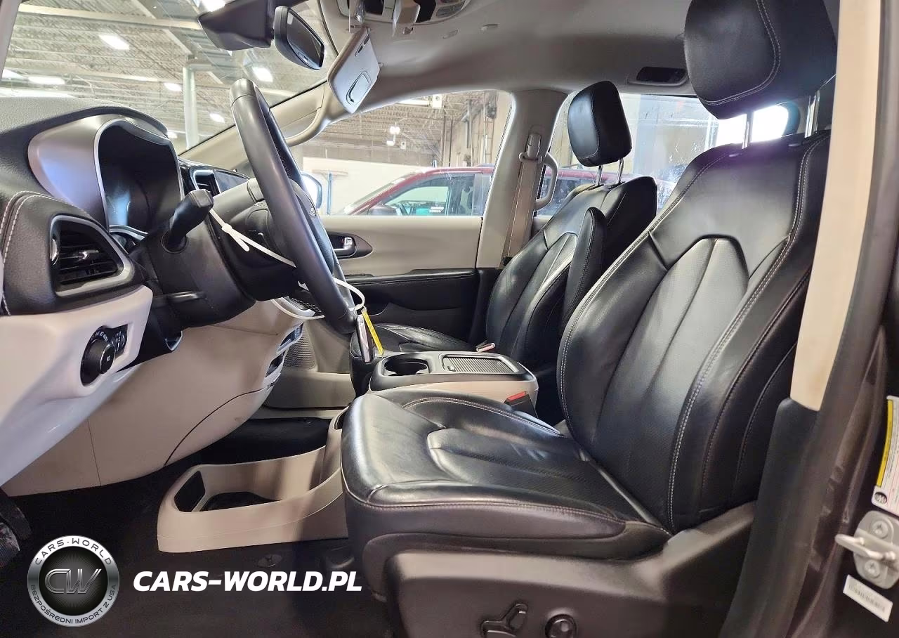 2022 Chrysler Pacifica Hybrid Touring L VIN:2C4RC1L79NR238729 - 7