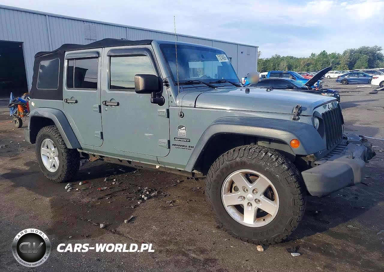 2014 Jeep Wrangler Unlimited Sport VIN:1C4BJWDG8EL218676 - 4