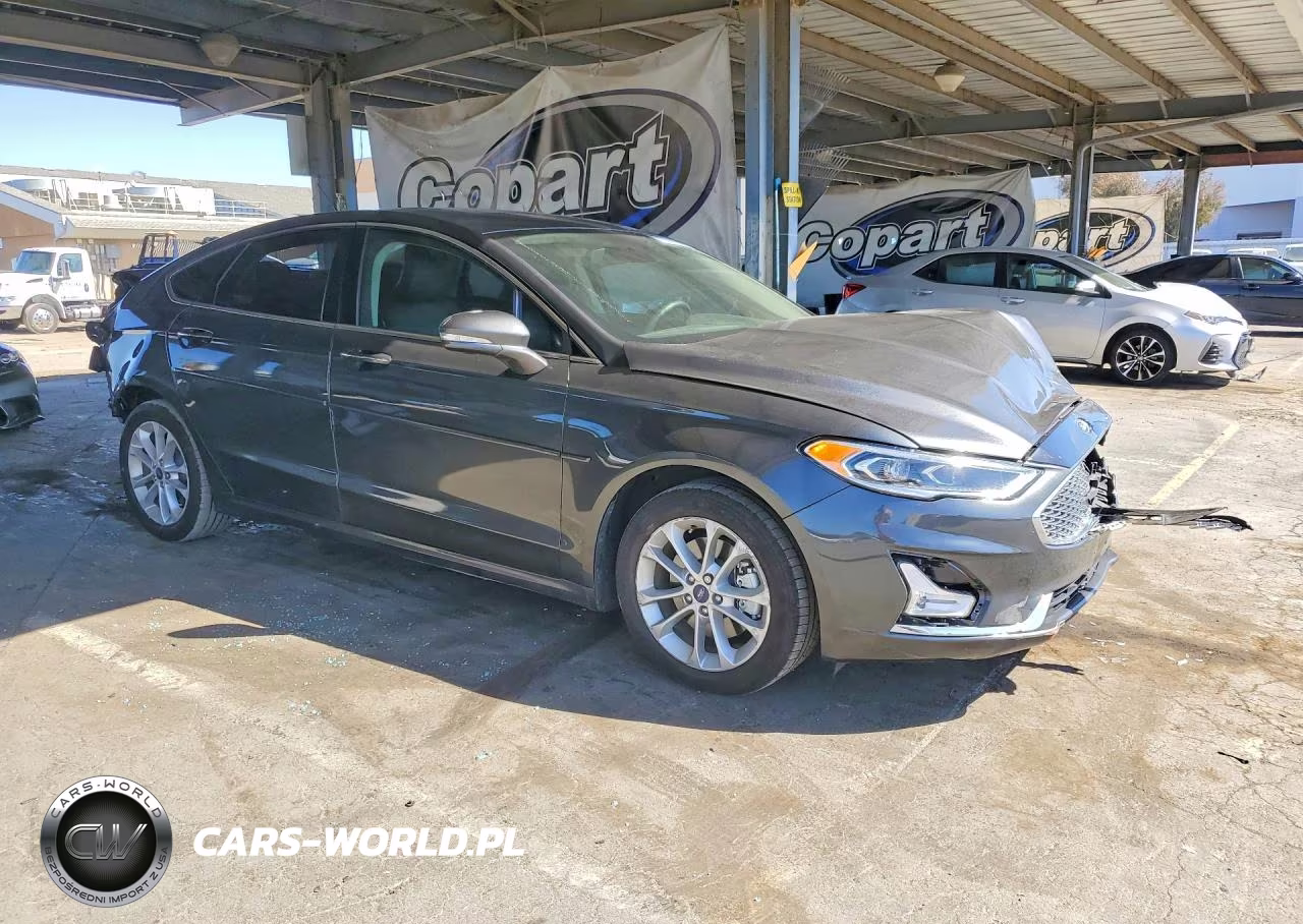 2019 Ford Fusion Titanium VIN:3FA6P0SU3KR115383 - 4