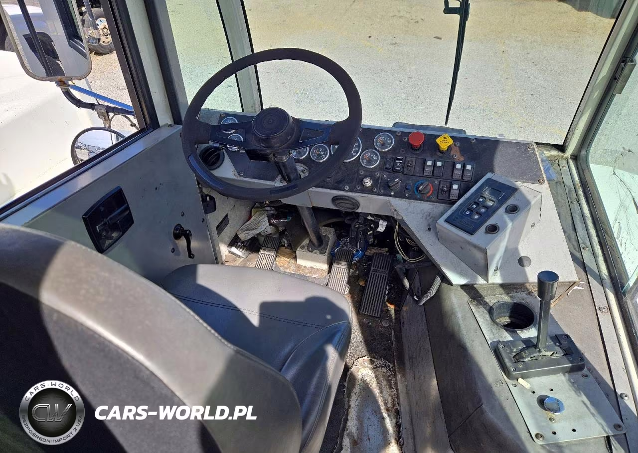 2018 Autocar Xspotter Yard Truck VIN:516H4GF26JH225674 - 8
