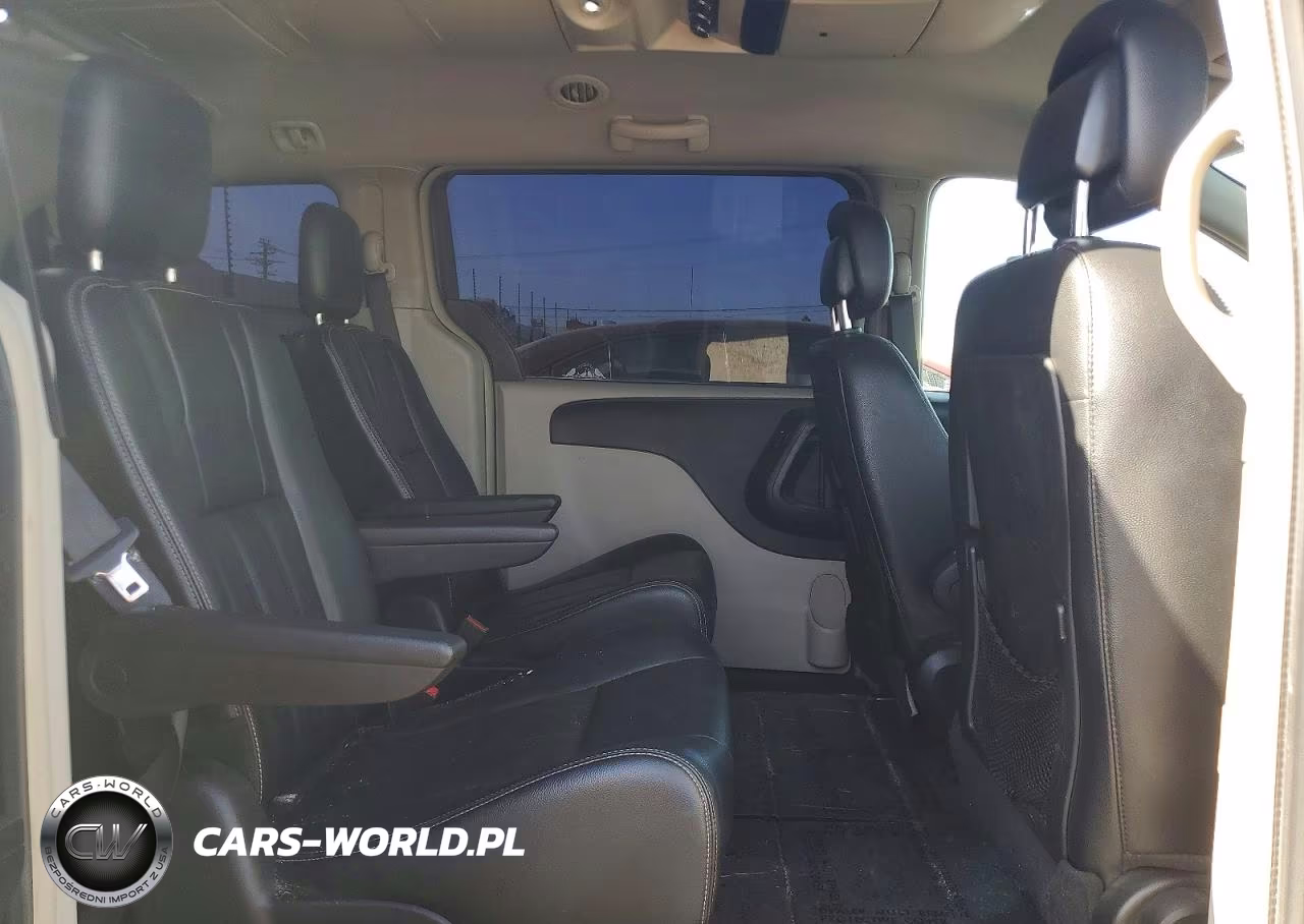 2016 Chrysler Town & Country Touring VIN:2C4RC1BGXGR292836 - 11