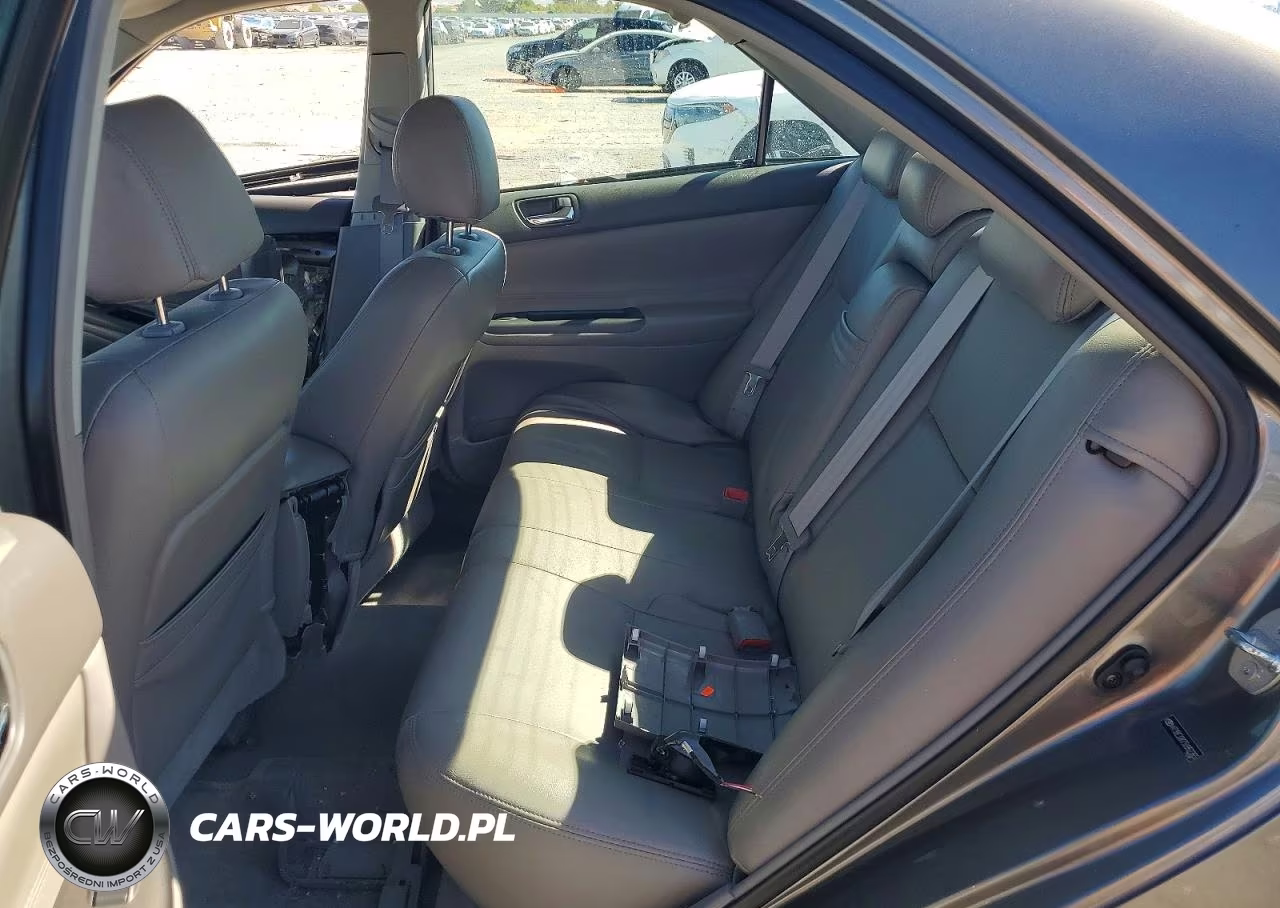 2005 Toyota Camry Le VIN:4T1BE32K75U962365 - 10