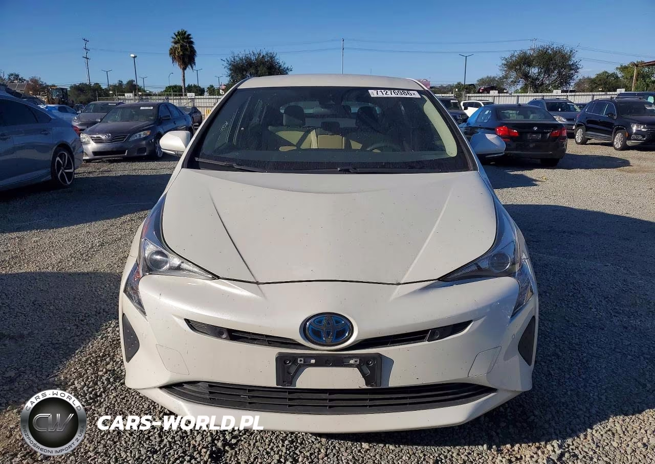 2017 Toyota Prius Three VIN:JTDKARFU4H3544533 - 5