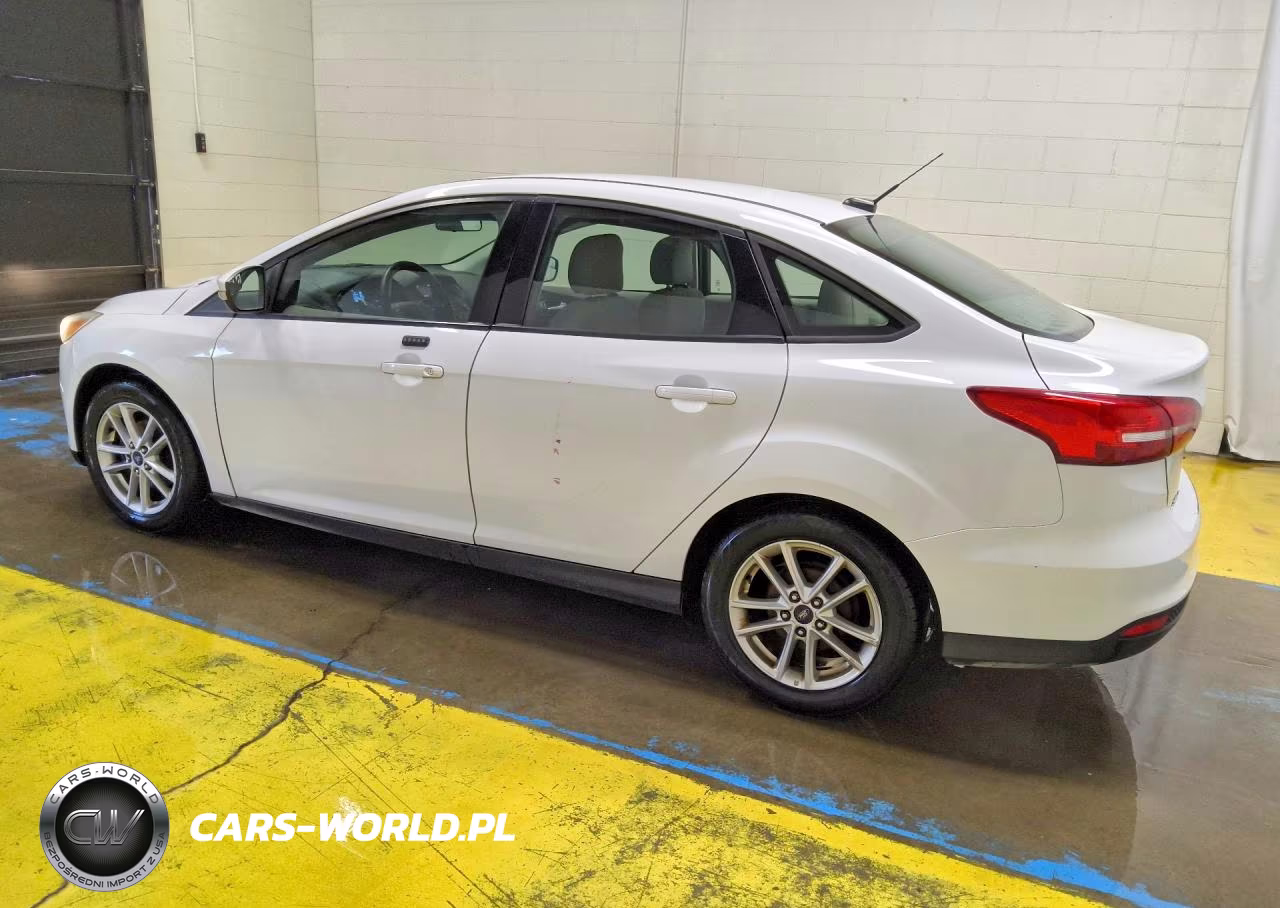 2016 Ford Focus Se VIN:1FADP3F25GL238996 - 2
