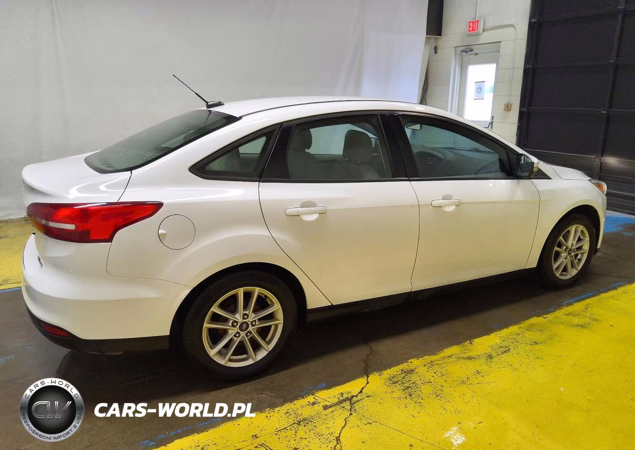 2016 Ford Focus Se VIN:1FADP3F25GL238996 - 3