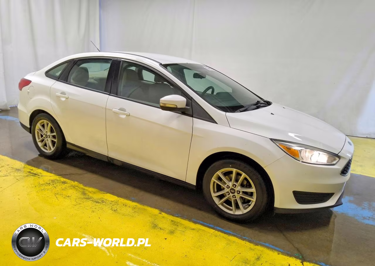 2016 Ford Focus Se VIN:1FADP3F25GL238996 - 4