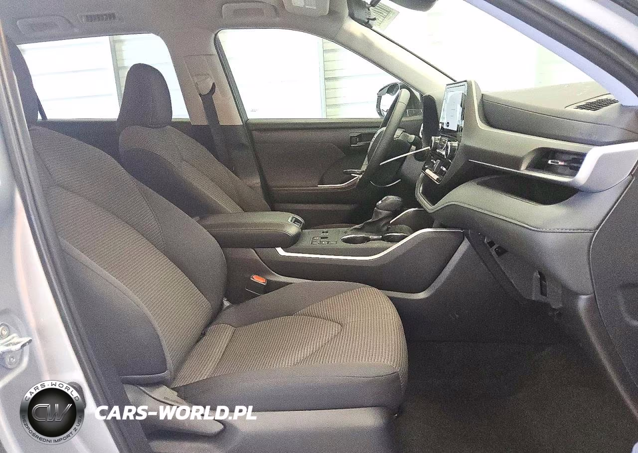 2025 Toyota Highlander Le VIN:5TDKDRAHXSS556838 - 14