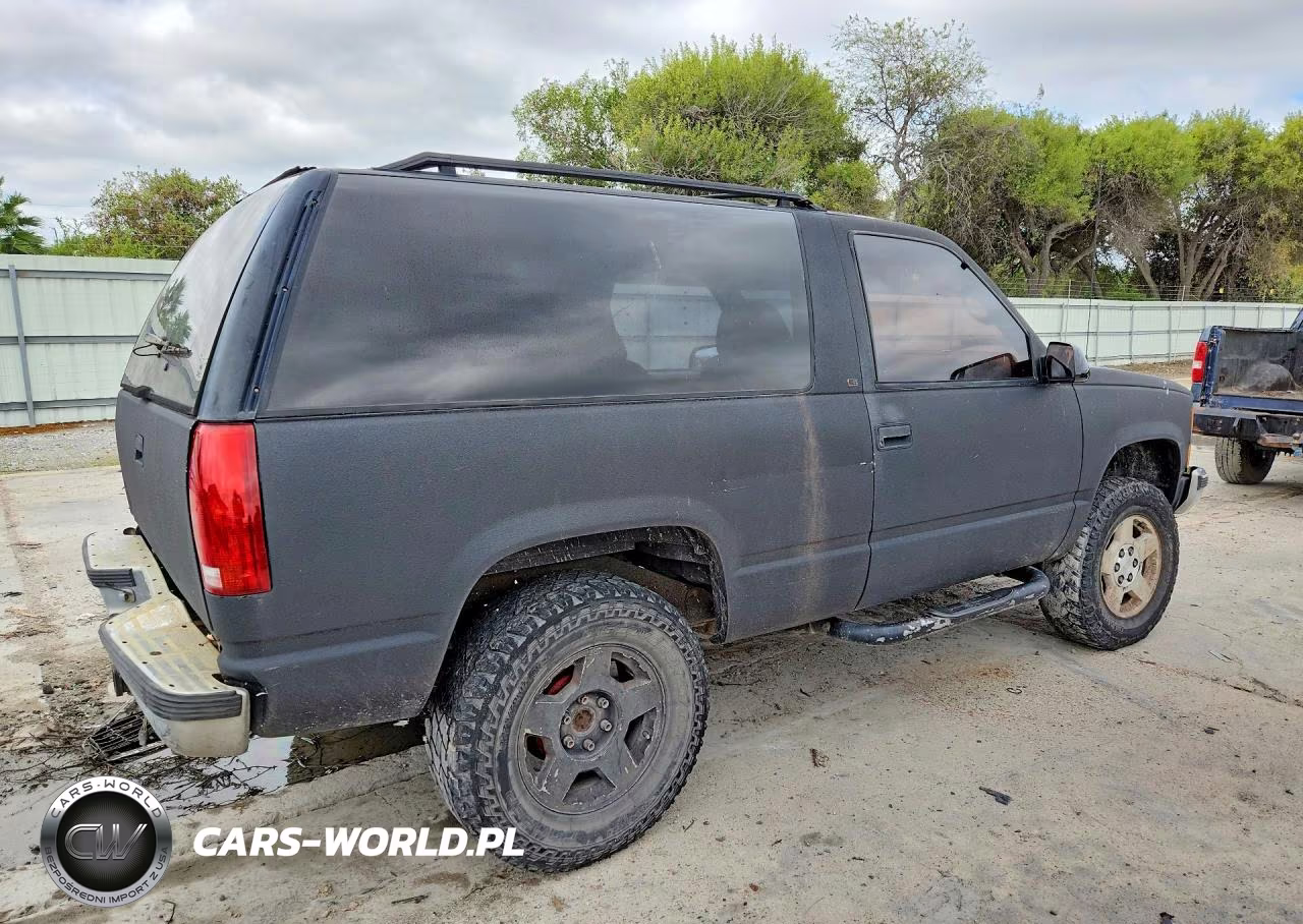 1995 Chevrolet Tahoe K1500 VIN:3GNEK18K9SG108800 - 3