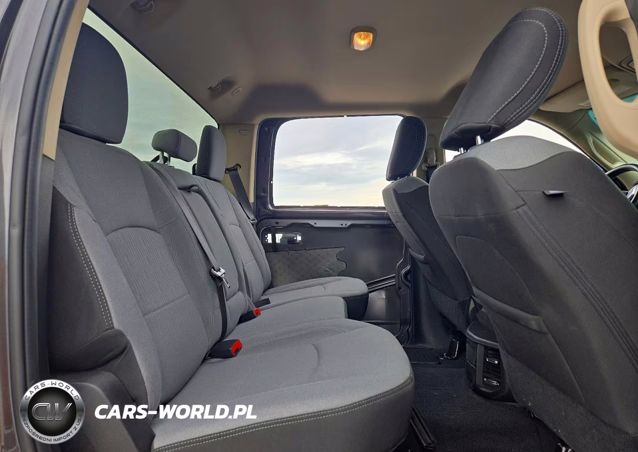 2019 Ram 2500 Big Horn VIN:3C6UR5DJ4KG644808 - 10