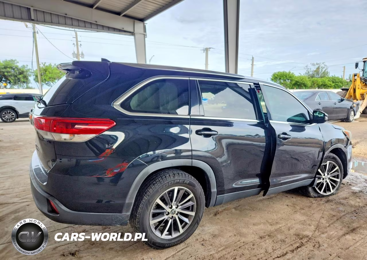 2019 Toyota Highlander Xle VIN:5TDKZRFH1KS334974 - 3