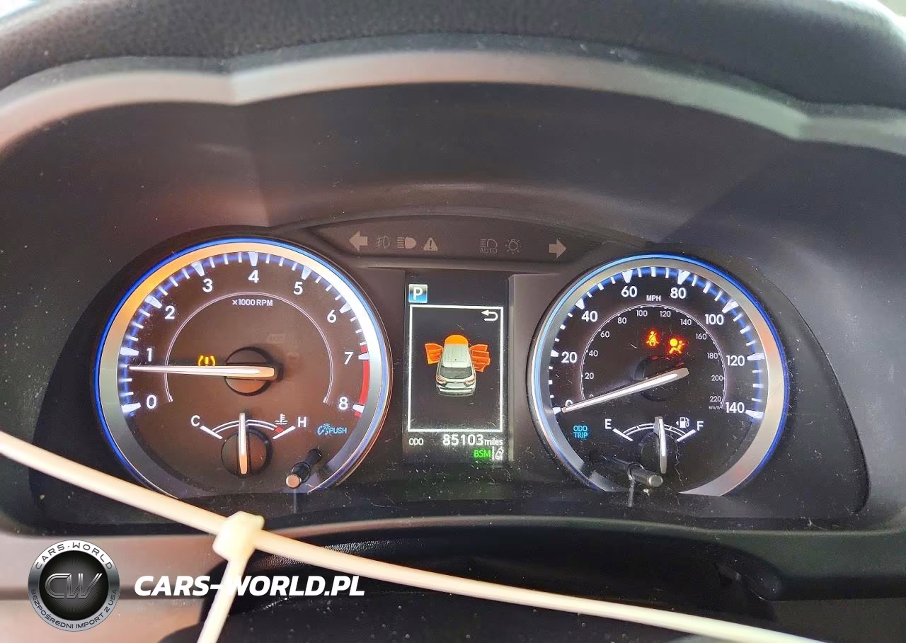2019 Toyota Highlander Xle VIN:5TDKZRFH1KS334974 - 9