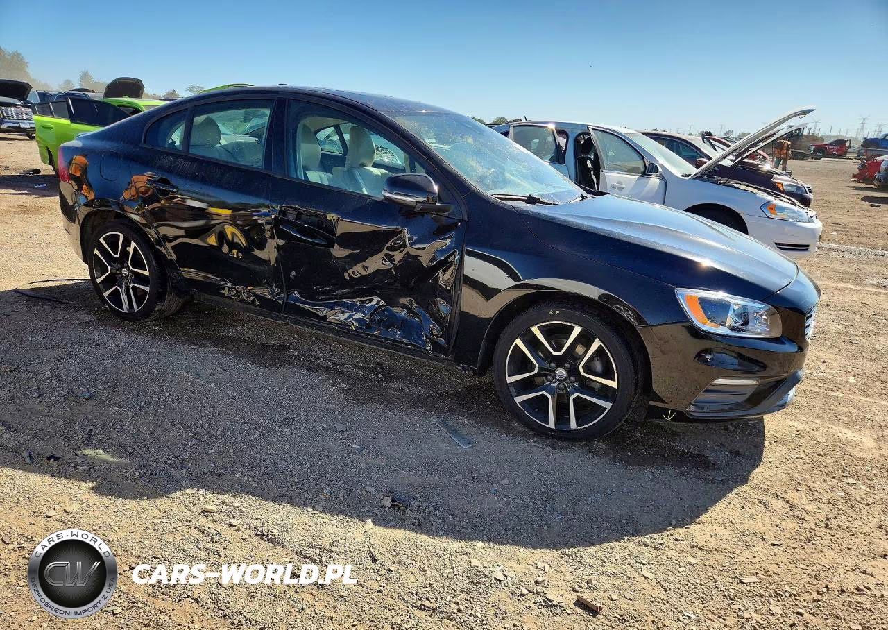 2017 Volvo S60 VIN:YV126MFLXH2427681 - 4