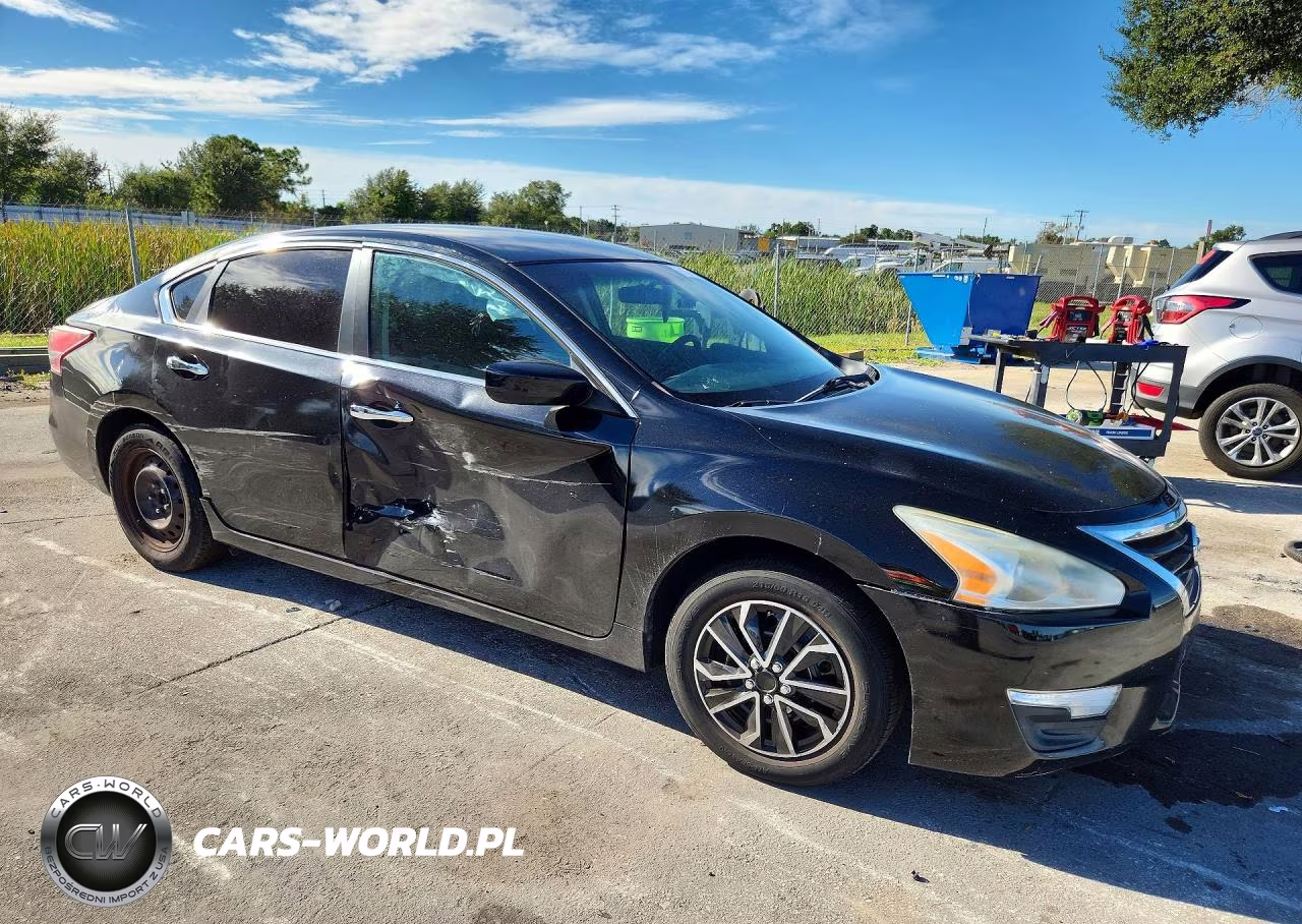 2014 Nissan Altima 2.5 S VIN:1N4AL3AP5EN376945 - 4