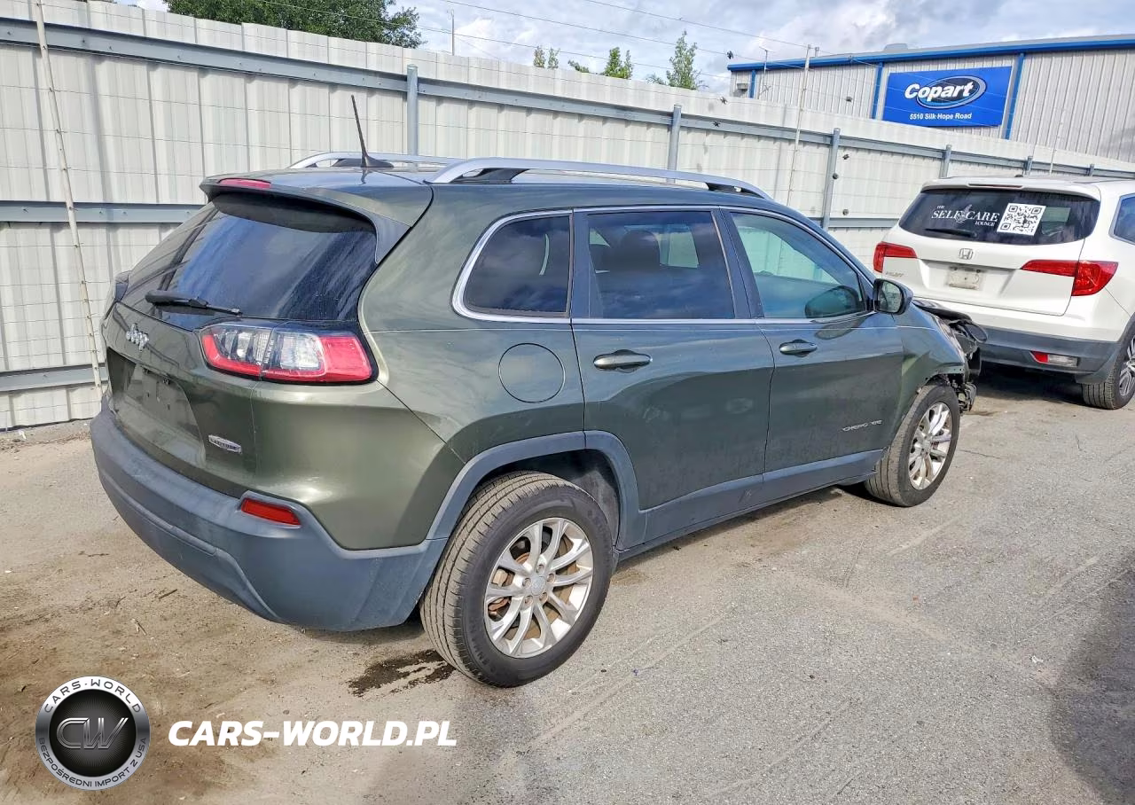 2019 Jeep Cherokee Latitude VIN:1C4PJLCB6KD326133 - 3