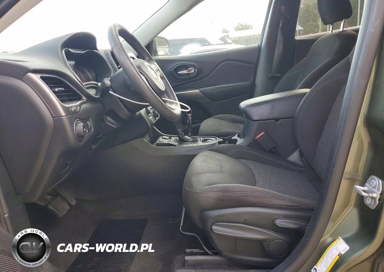 2019 Jeep Cherokee Latitude VIN:1C4PJLCB6KD326133 - 7