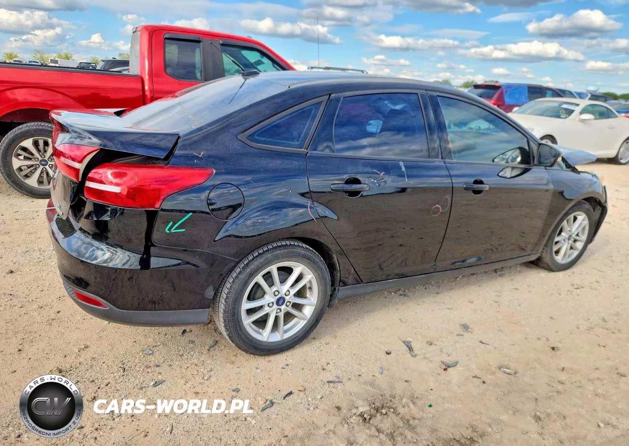 2016 Ford Focus Se VIN:1FADP3F22GL305652 - 3