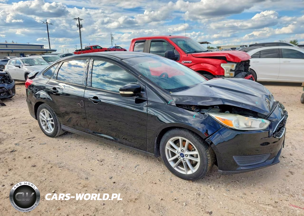2016 Ford Focus Se VIN:1FADP3F22GL305652 - 4
